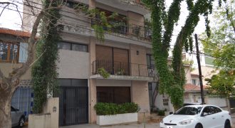 AMPLIO PISO ENTRE VÍAS Y LIBERTADOR CON JARDÍN
