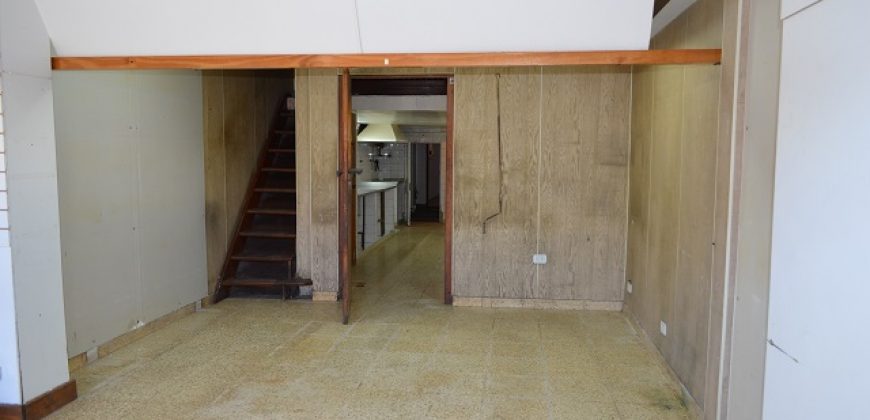 EXCELENTE LOCAL EN LA MEJOR CUADRA