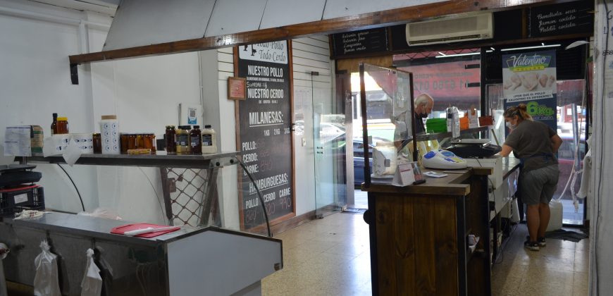 EXCELENTE LOCAL EN LA MEJOR CUADRA