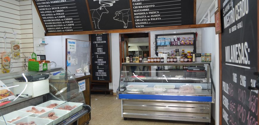 EXCELENTE LOCAL EN LA MEJOR CUADRA