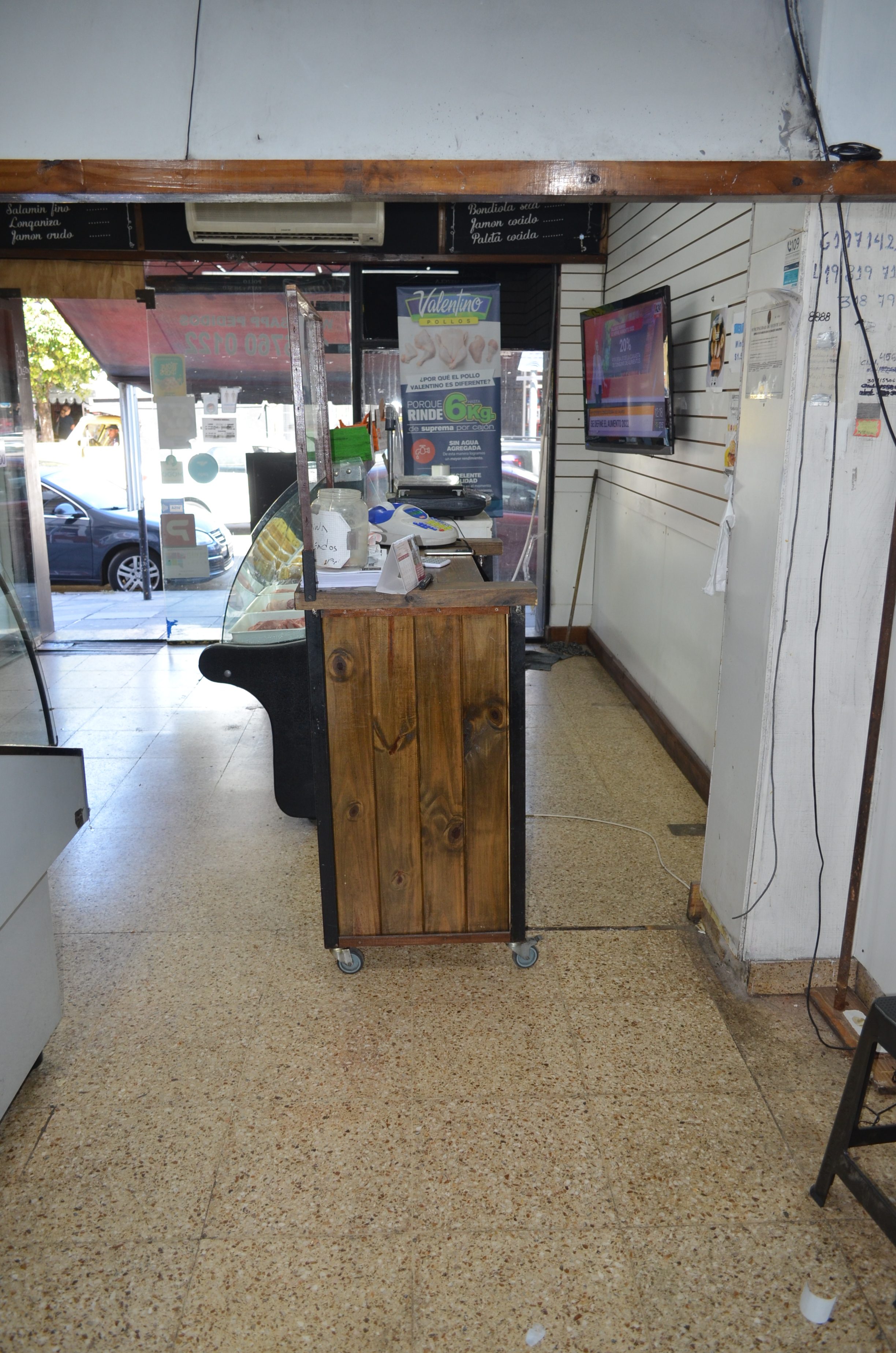 EXCELENTE LOCAL EN LA MEJOR CUADRA