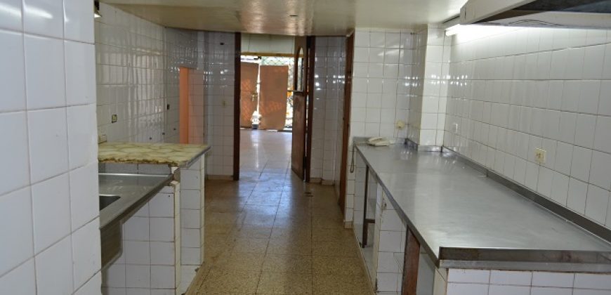 EXCELENTE LOCAL EN LA MEJOR CUADRA