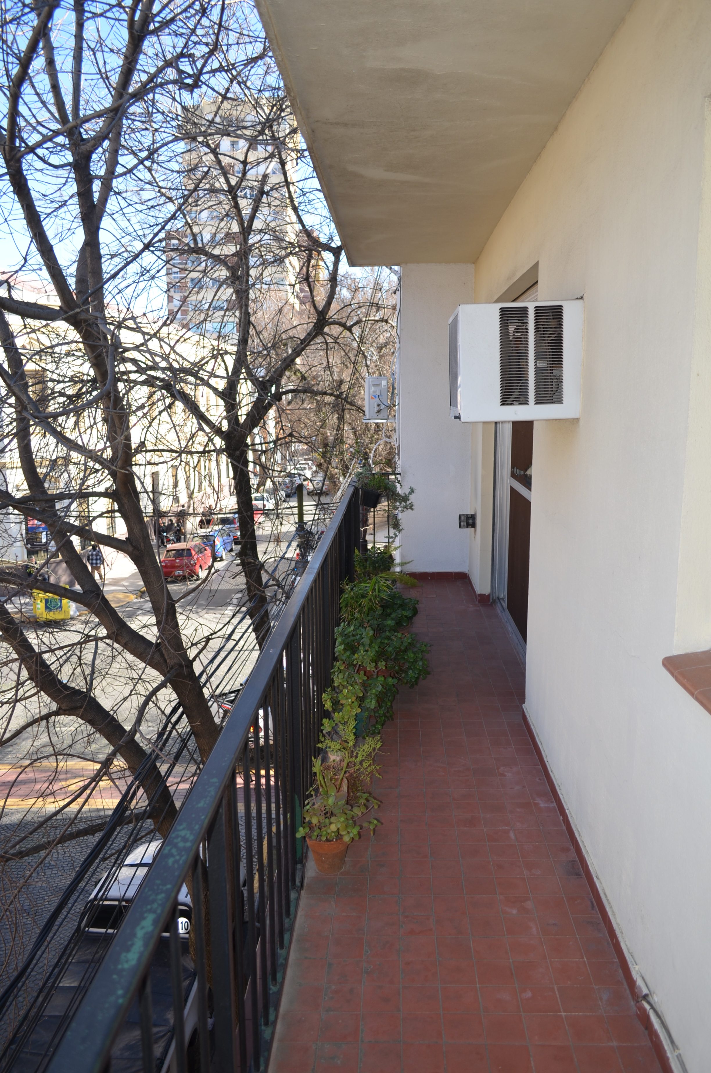 BUEN 3 AMB C/BCON A LA CALLE PROX ESTACION