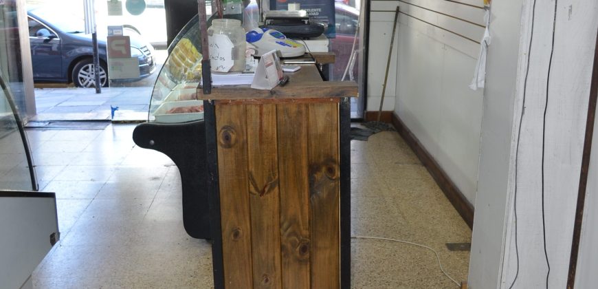 EXCELENTE LOCAL EN LA MEJOR CUADRA