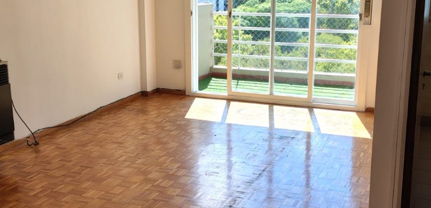 Amplio 3 Amb con Cochera Cubierta