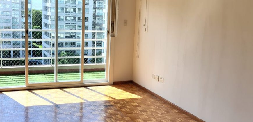 Amplio 3 Amb con Cochera Cubierta