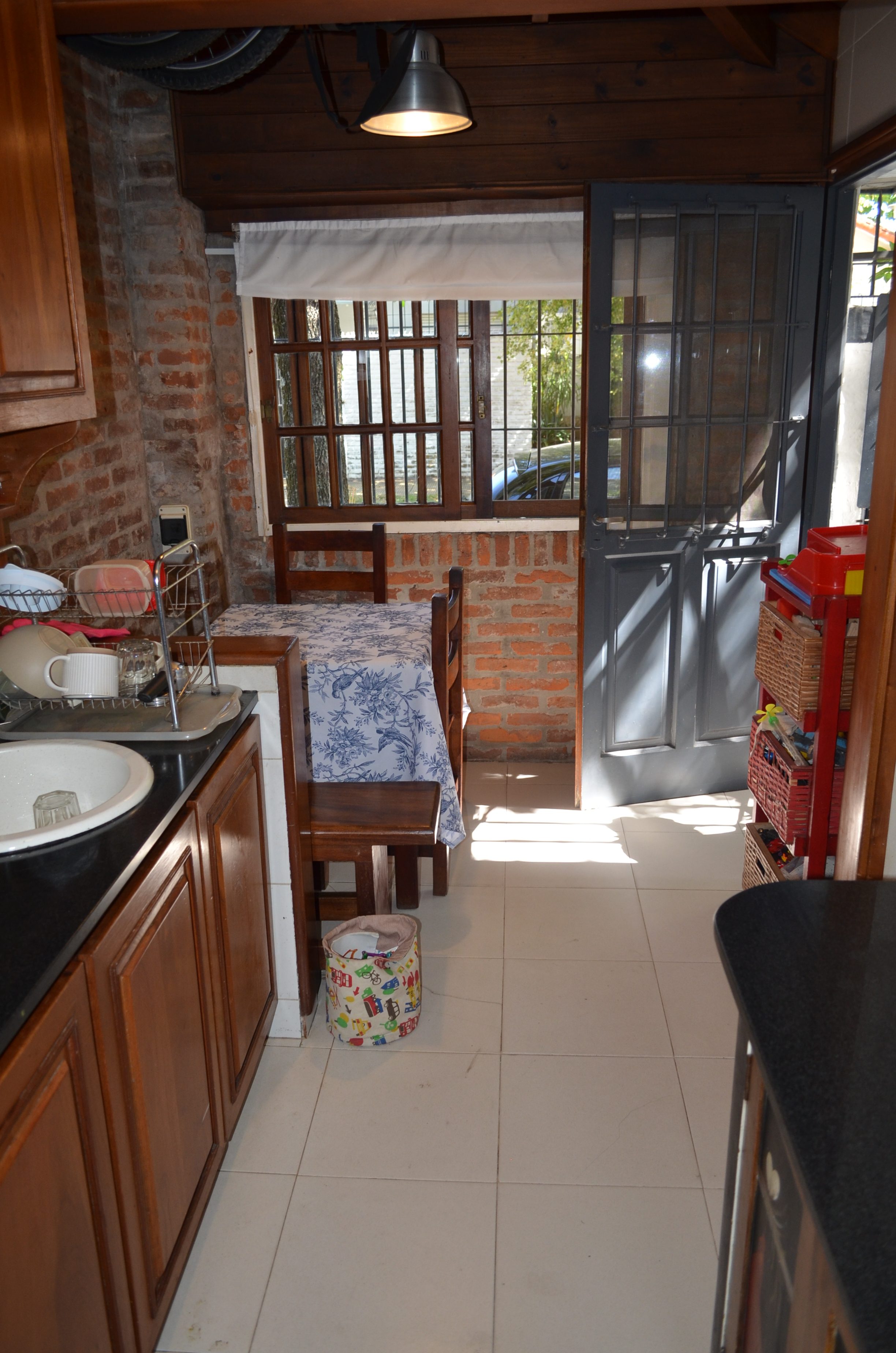 MUY BUEN DUPLEX DE 3 DORM A UNA CUADRA DE AV. CENTENARIO