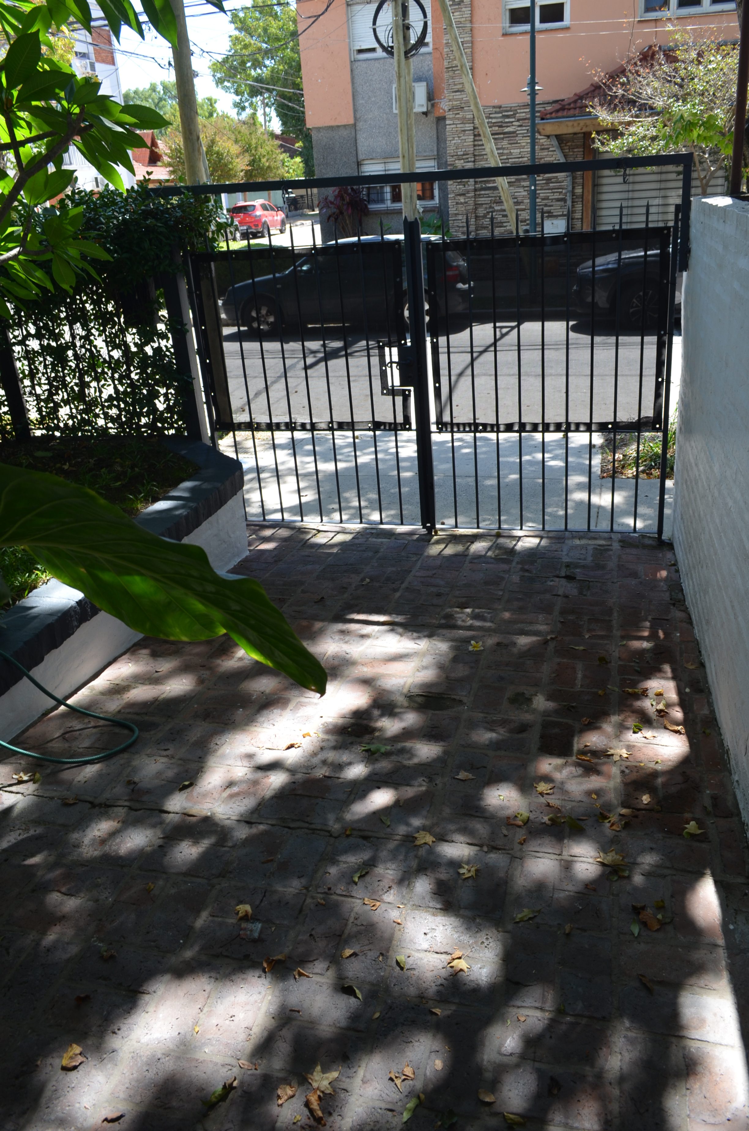 MUY BUEN DUPLEX DE 3 DORM A UNA CUADRA DE AV. CENTENARIO