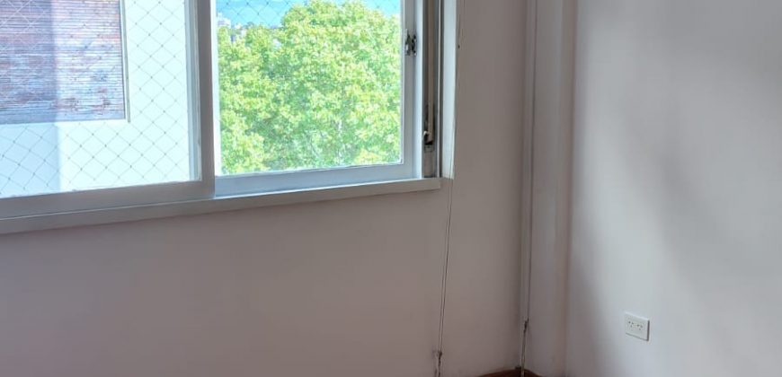 Amplio 3 Amb con Cochera Cubierta