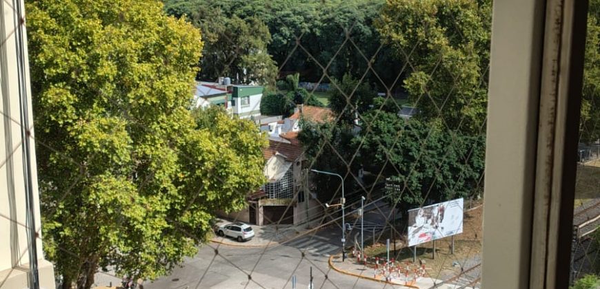 Amplio 3 Amb con Cochera Cubierta