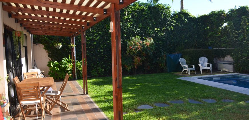 MUY BUENA CASA EN EXCELENTE UBICACIÓN