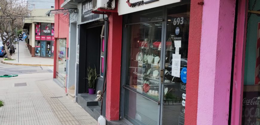 BUEN LOCAL COMERCIAL EN LA LUCILA