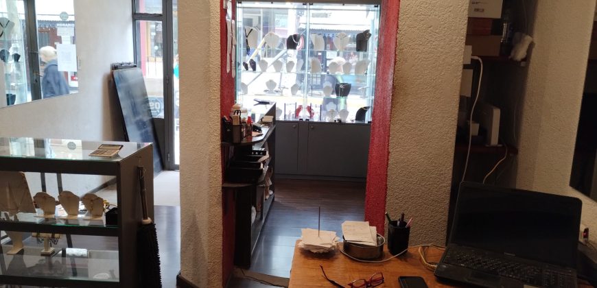 BUEN LOCAL COMERCIAL EN LA LUCILA