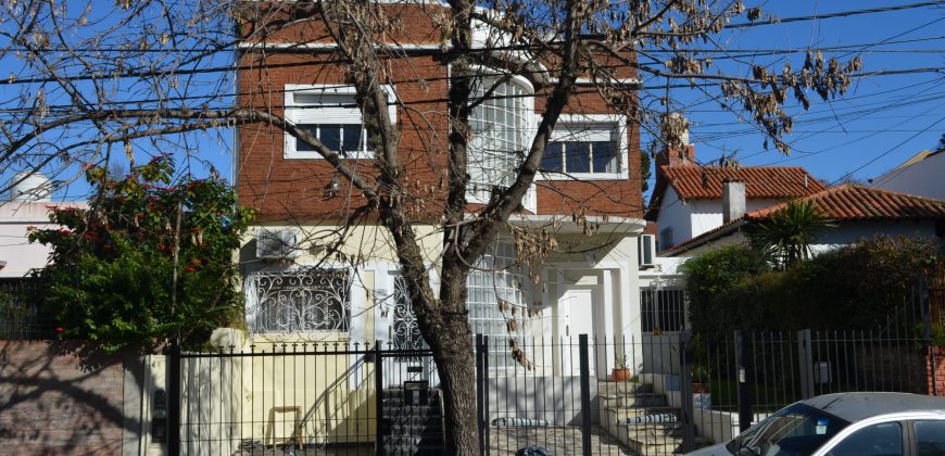 AMPLIO PH DE 5 AMB EN PLANTA ALTA – 3 NIVELES