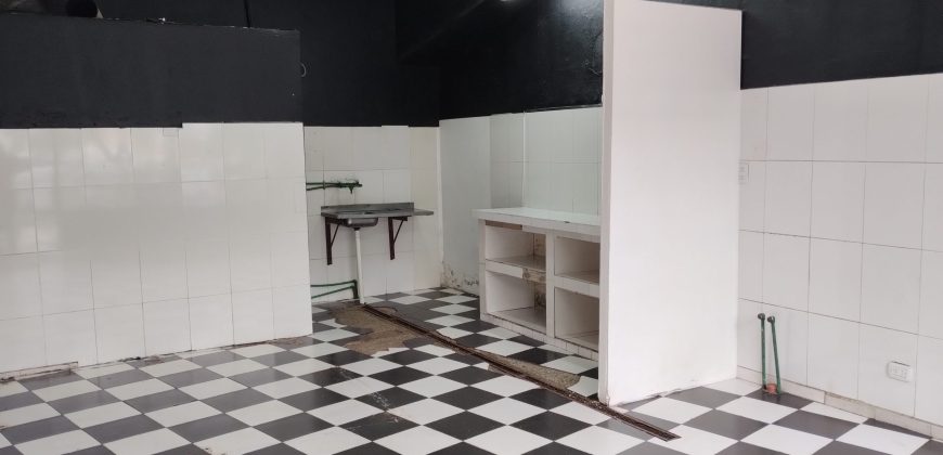 BUEN LOCAL COMERCIAL A METROS DE ESTACIÓN