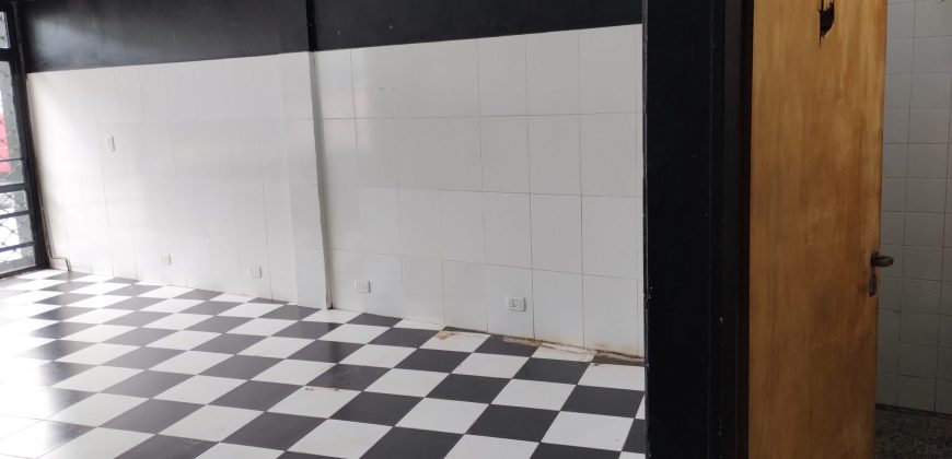 BUEN LOCAL COMERCIAL A METROS DE ESTACIÓN