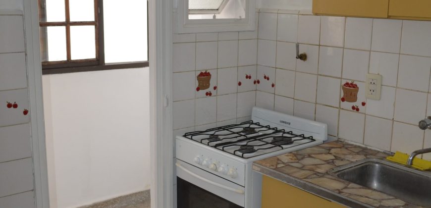LA LUCILA – 2 AMBIENTES A METROS DE ESTACIÓN Y CENTRO COMERCIAL – BAJAS EXPENSAS