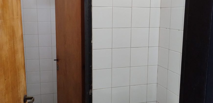BUEN LOCAL COMERCIAL A METROS DE ESTACIÓN