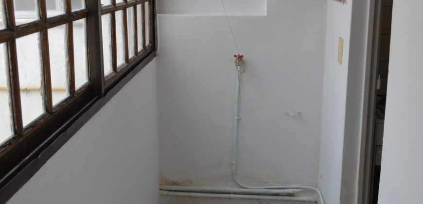 LA LUCILA – 2 AMBIENTES A METROS DE ESTACIÓN Y CENTRO COMERCIAL – BAJAS EXPENSAS