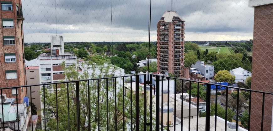 2 AMBIENTES EN PISO ALTO CON BALCÓN ATERRAZADO BAULERA Y EXCELENTES VISTAS